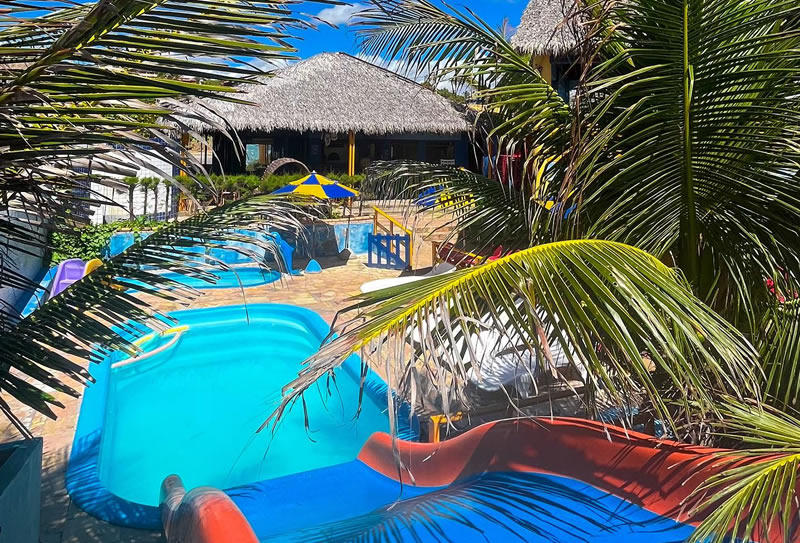 Barraca Sol e Mar Praia de Aquiraz com Camarão tropical para duas pessoas + Piscina e 2 cocos de R$199,90 Por R$139,90. - Imagem 6